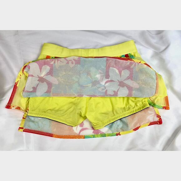 Brooks Women's D'Lite Mesh Flower Check Skort with inside pocket XS - Picture 6 of 9